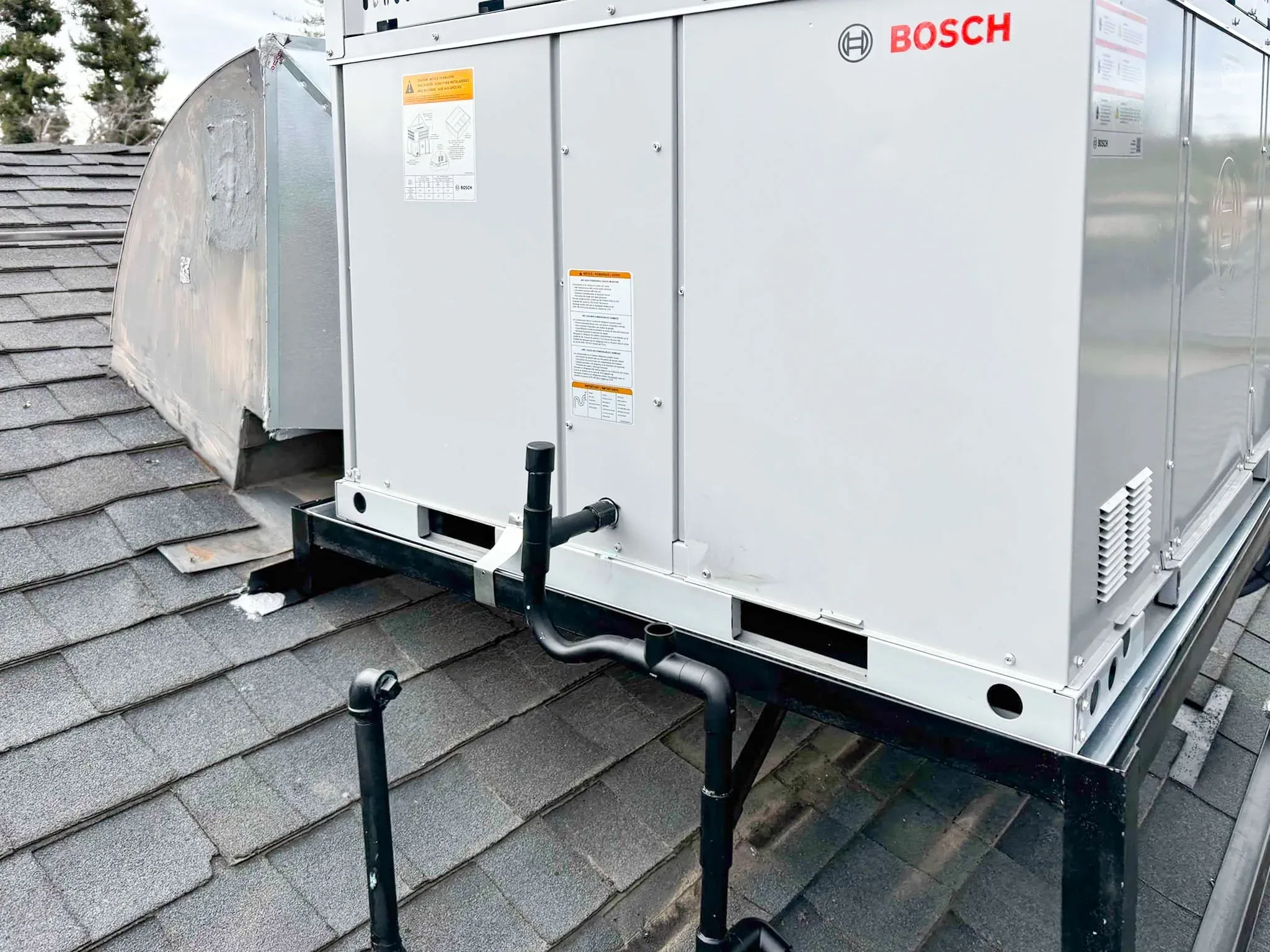 A Bosch HVAC unit installed on a rooftop by Art's Heating & Cooling in Pleasanton.