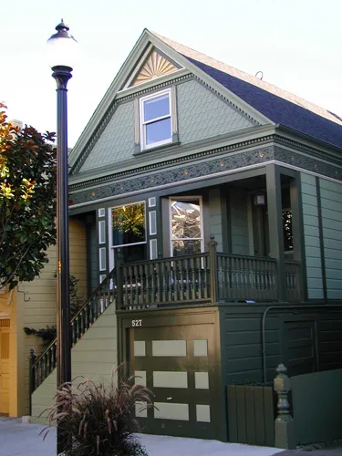 A beautifully painted historic house in San Francisco, showcasing intricate detailing by Classic Shades Painting Co.