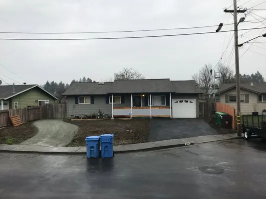 A residential house in Santa Rosa with freshly paved driveway, showcasing services by Jackson's Paving & Equipment Rentals, Inc.