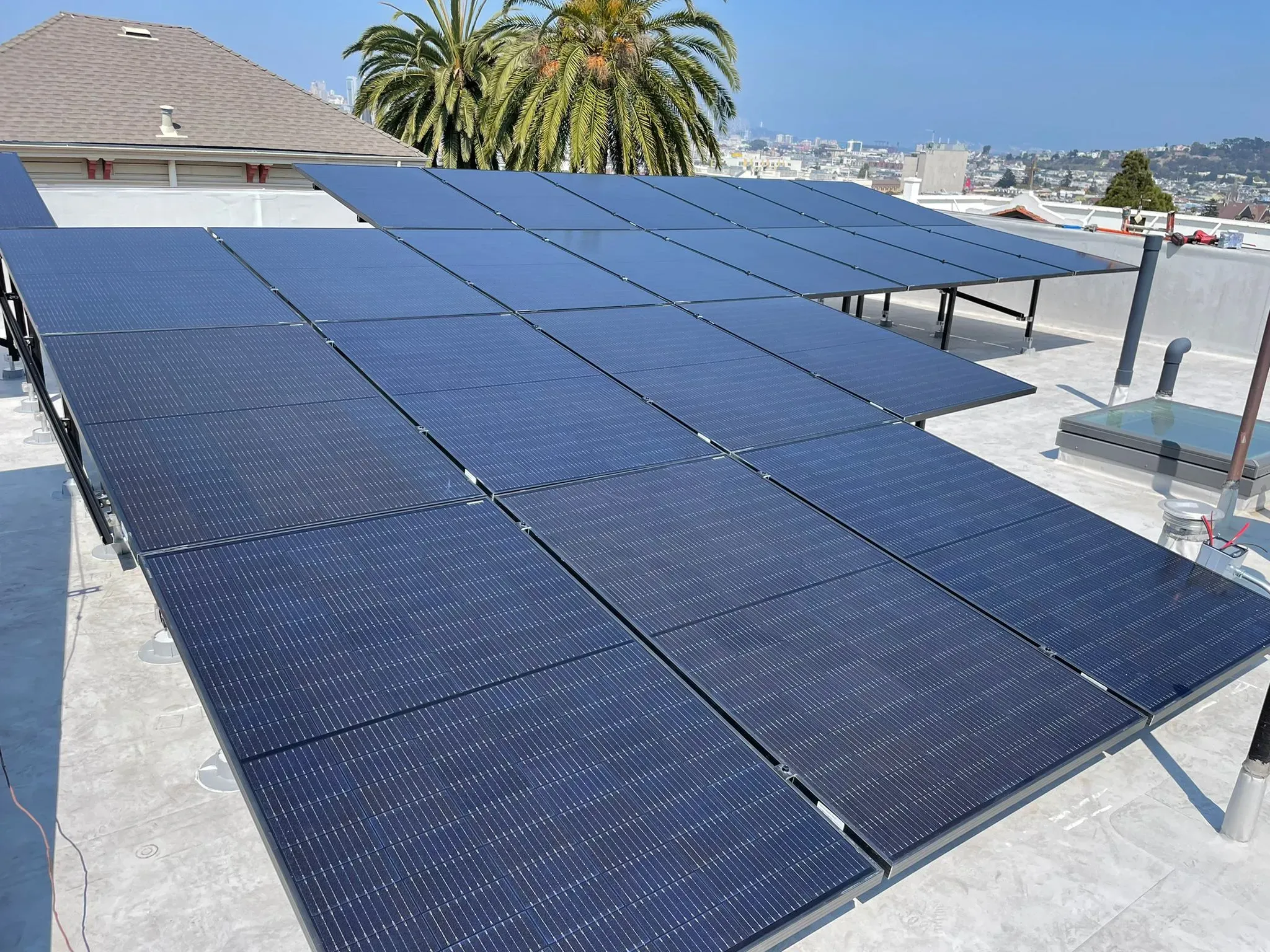 A rooftop installation of multiple solar panels in San Francisco by SolarUnion, capturing sunlight for sustainable energy.