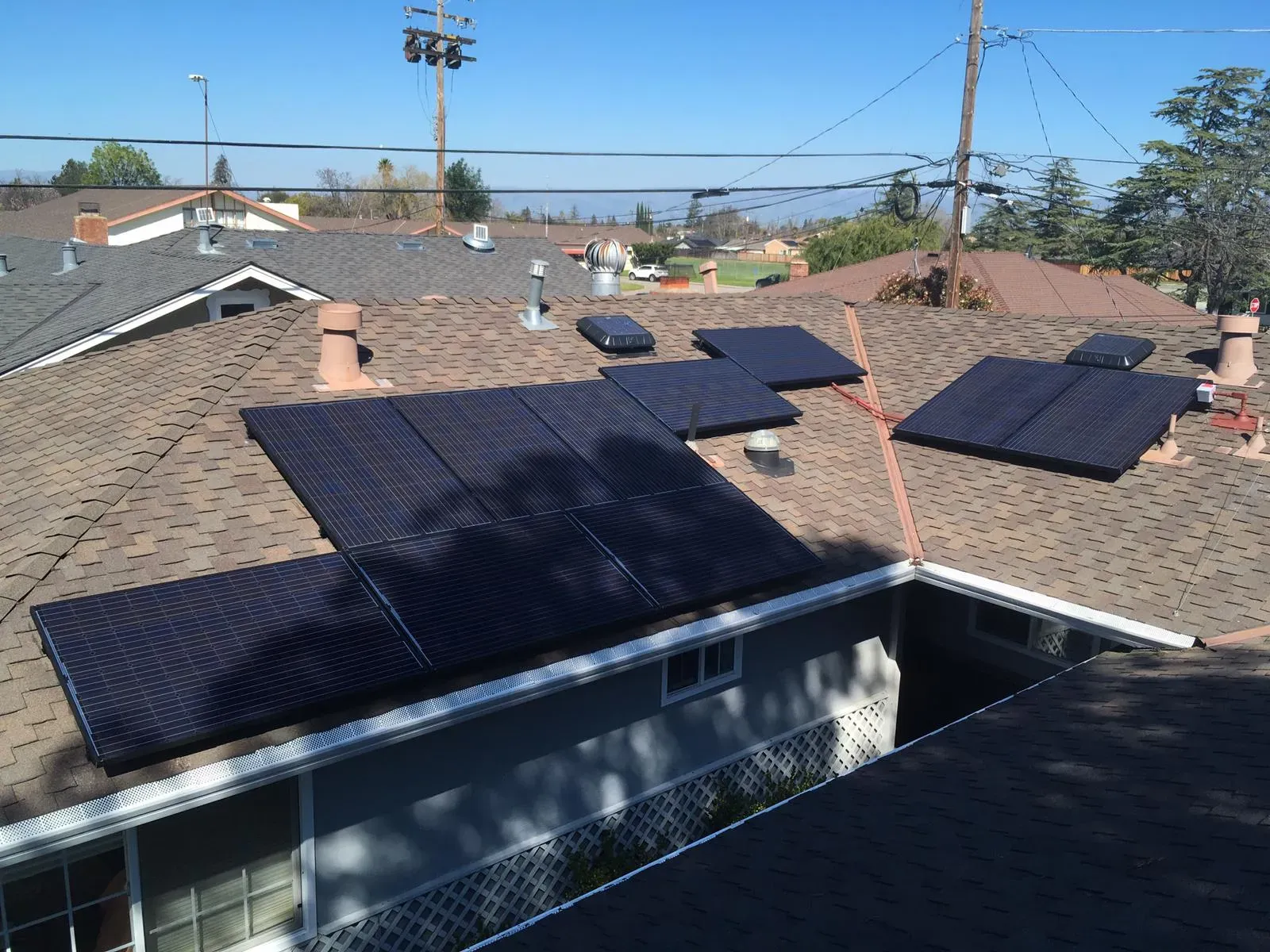 Solar panels installed on the rooftops of houses in San Francisco under a clear blue sky, showcasing SolarUnion's sustainable energy solutions.