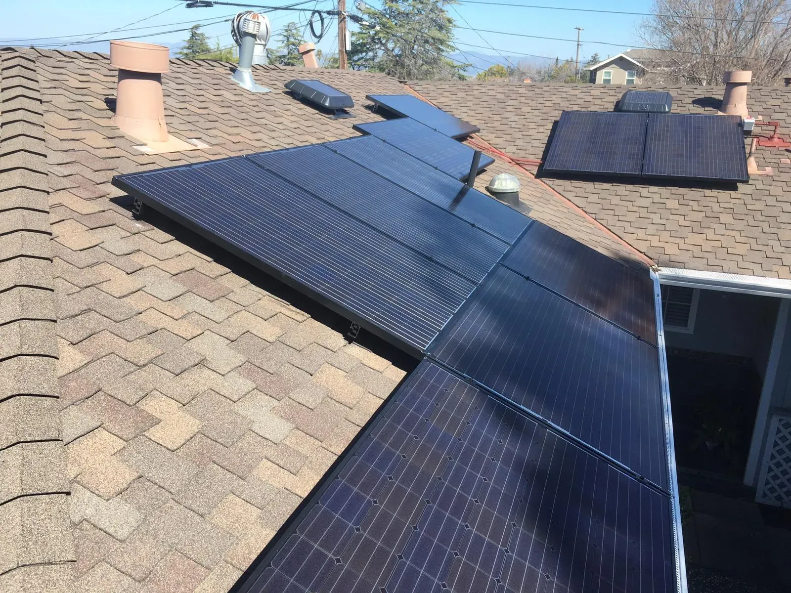 Rooftop solar panels installed by SolarUnion in San Francisco, showcasing an efficient use of space and modern solar technology.